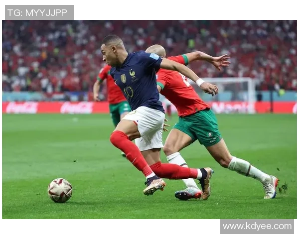 从默默无闻到全球瞩目 足球球星的奋斗之路与辉煌崛起